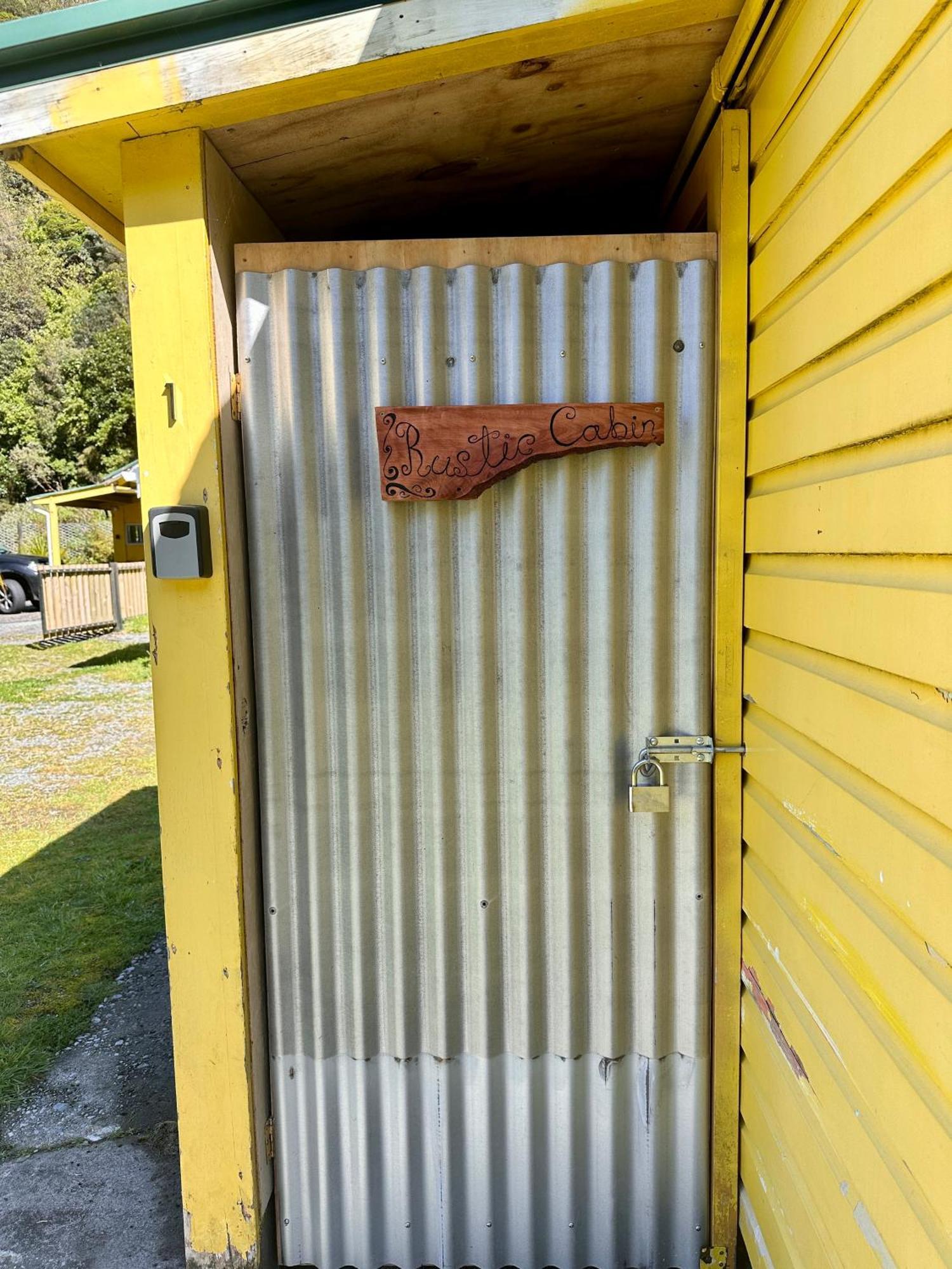 OtiraRustic, Basic Cosy Alpine Hut, In The Middle Of The Mountains别墅 外观 照片